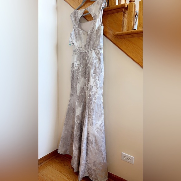 Women’s Formal Dress Size 6, 8 R&M Richards Champagne Beaded Waist Evening Gown - Picture 8 of 14